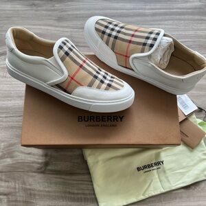 $595 Burberry Salmond Vintage Check Slip On Size 8.5 Women’s (EU 39) WORN ONCE